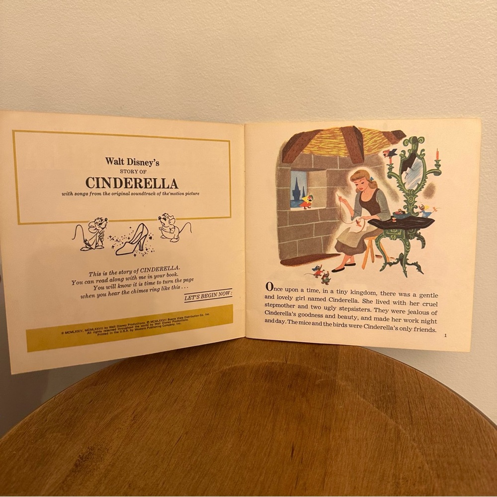 SOLD- Vintage 1977 Disney CINDERELLA Read Along Book Record 33 1/3 RPM See Hear - Picture 5 of 14